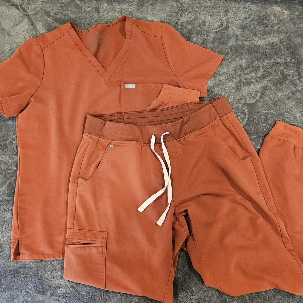 FIGS Auburn Scrub Set